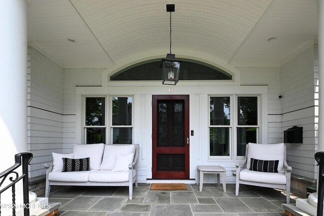 Photo - 11 Red Oak Dr