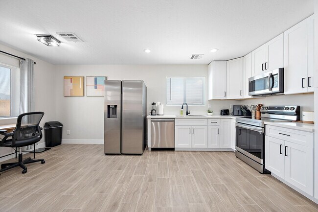 Photo - 1732 E Elwood St Unit ID1244308P