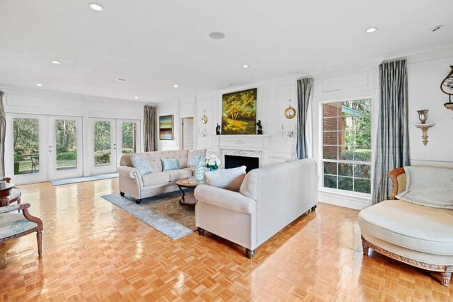 Building Photo - 620 NW 23rd St Unit ID1359095P