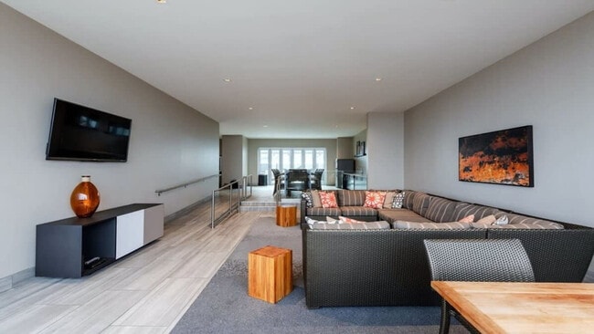 Building Photo - 1016 Elm St Unit ID1436518P