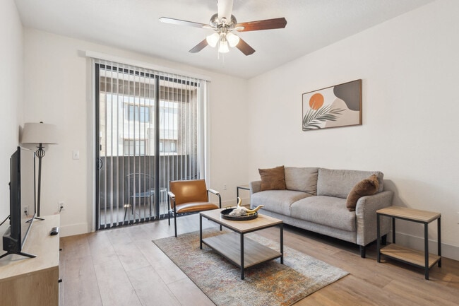 Building Photo - 6610 N 93rd Ave Unit ID1238436P