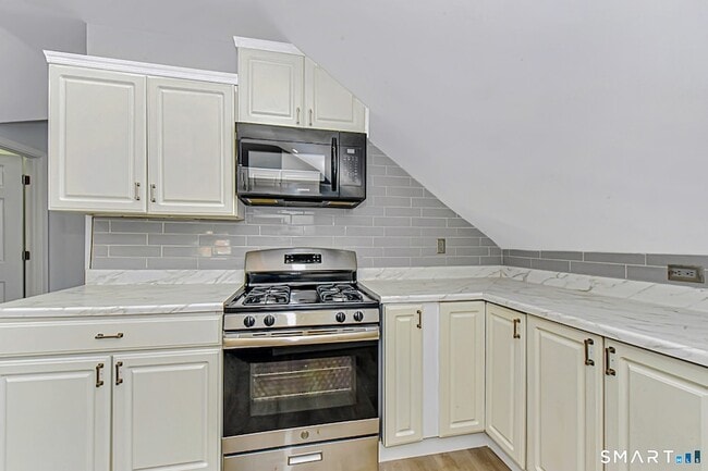 Photo - 463 Wilmot Ave