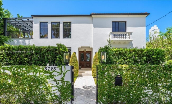 Photo - 5728 Pine Tree Dr