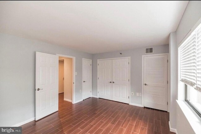 Photo - 1301 N Courthouse Rd Unit 1009