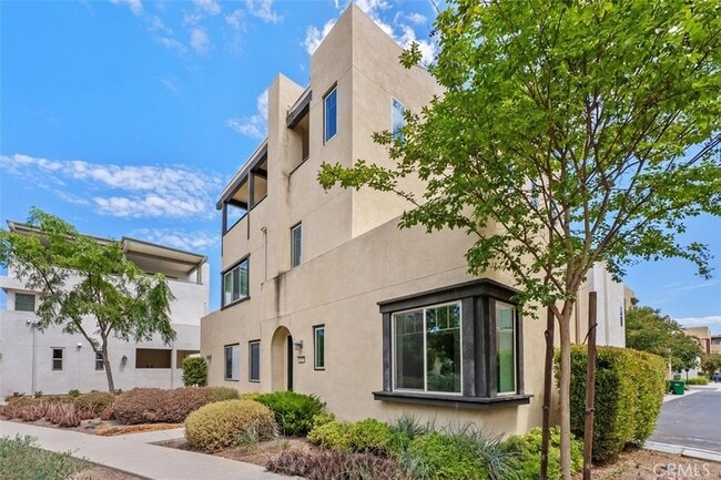 Building Photo - 123 Interval