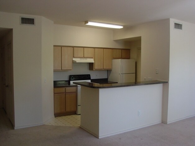 Building Photo - Saxon Square