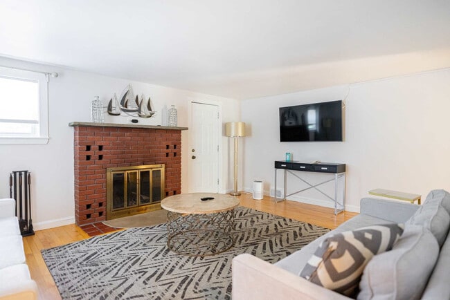 Building Photo - 253 Main St Unit SI ID1271274P