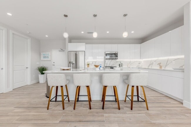 Photo - 41 SW Seminole St Unit 409