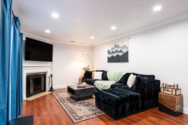 Building Photo - 1004 Airport Blvd Unit SI ID1337875P