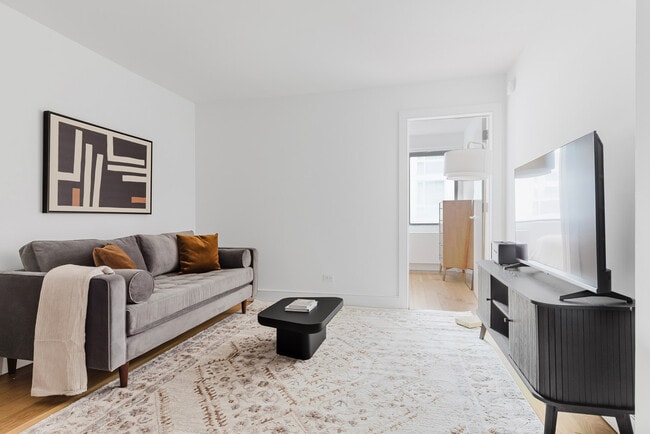 Building Photo - 230 E 44th St Unit FL4-ID2068