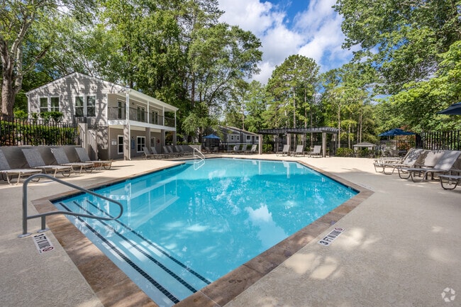 Building Photo - Whispering Pines