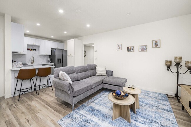 Photo - 815 SW Cloverdale St Unit SI ID1391351P