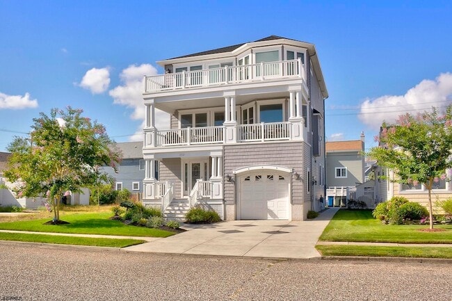 Building Photo - 352 31st St S