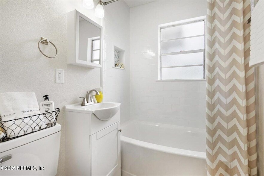 Photo - 93 Lewis St
