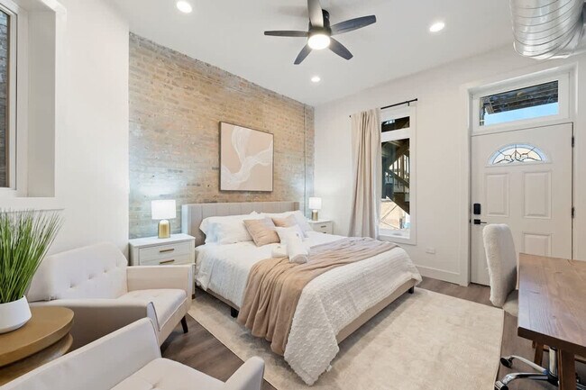 Photo - 1543 N Claremont Ave Unit ID1244945P