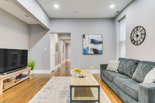 Building Photo - 2148 W Chicago Ave Unit ID1306858P