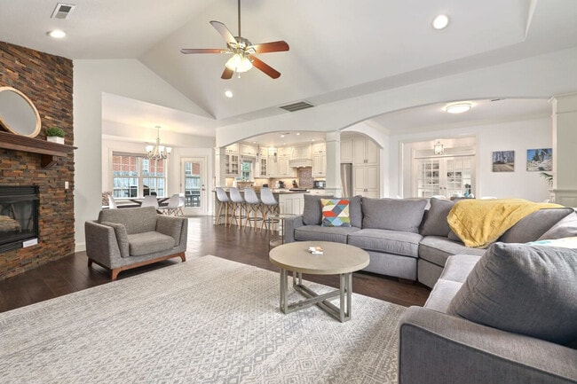 Building Photo - 2505 NW 6th St Unit ID1221892P