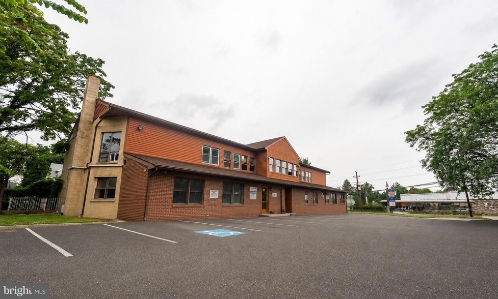 Photo - 608 Easton Rd