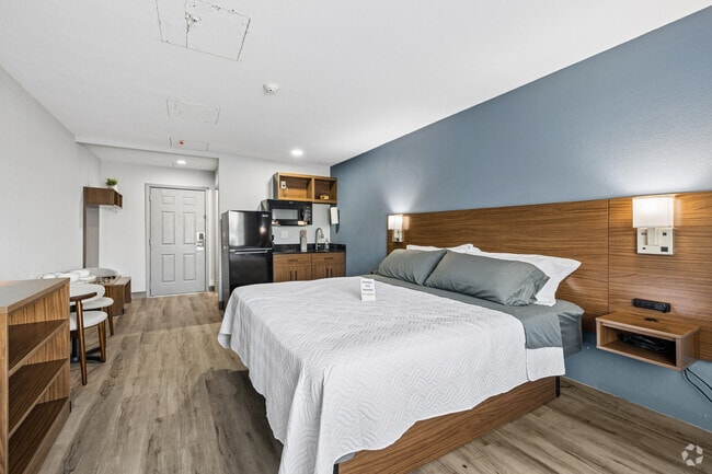 1BR, 1BA - 300SF - - The Studios at Channelview