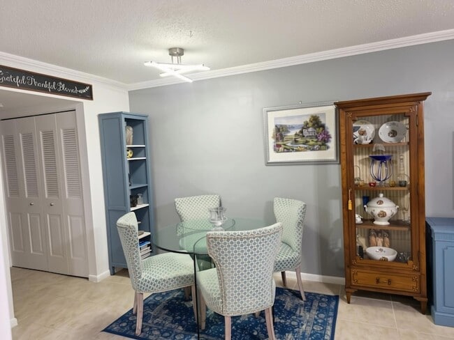 Photo - 563 Durham Cir Unit 563