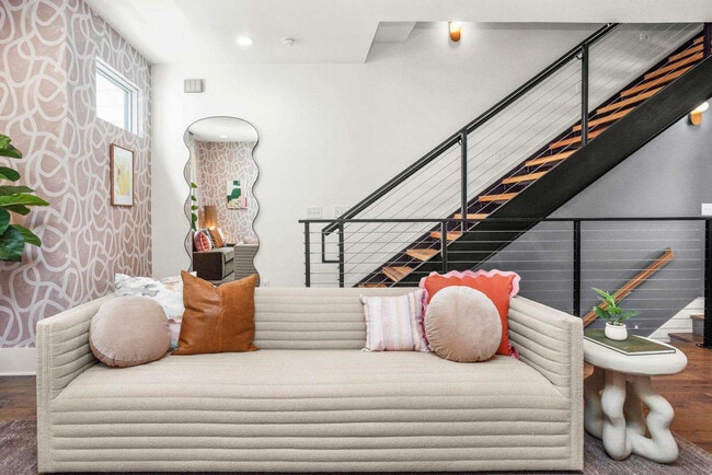 Building Photo - 774 E Argyle Ave Unit ID1312370P