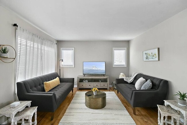 Building Photo - 4506 N Ferdinand St Unit ID1296618P