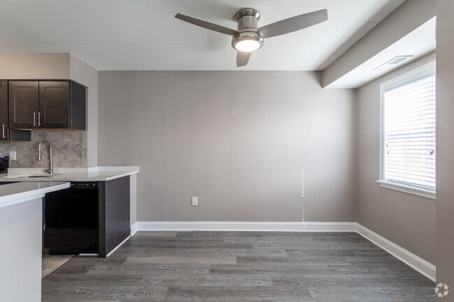 Dining Room - Gateway Towers