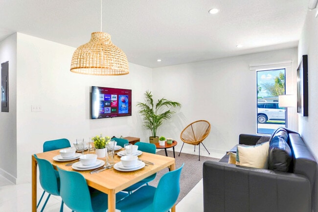 Building Photo - 2110 NW 66th St Unit FL1-ID1230849P