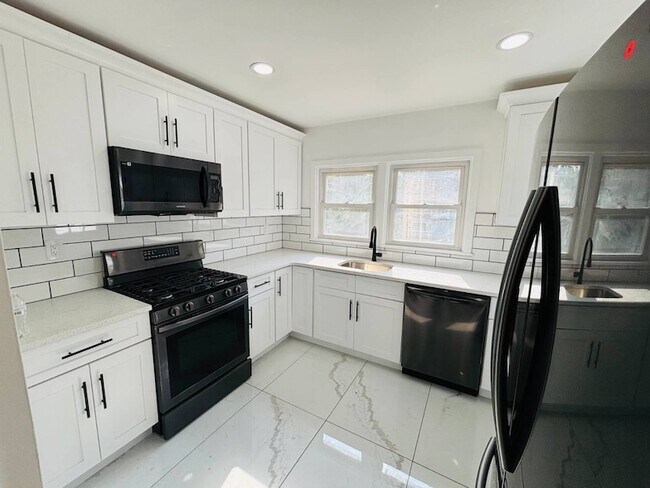 Photo - 72 Singworth St