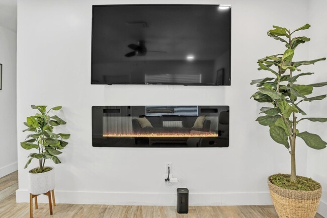 Building Photo - 1598 NE 38th St Unit ID1231316P