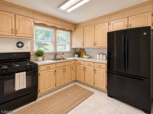 Photo - 931 Lewis Ave