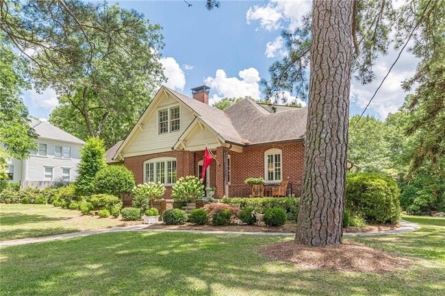 Photo - 1878 Cambridge Ave