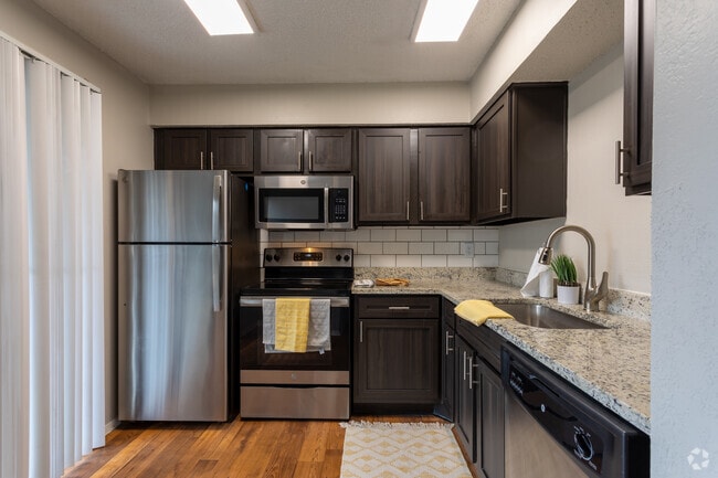 1BR, 1BA - 575SF A - Kitchen - The Regent
