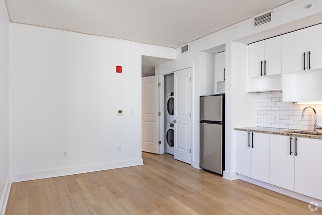 One Bedroom Living Room - Pickwick Plaza