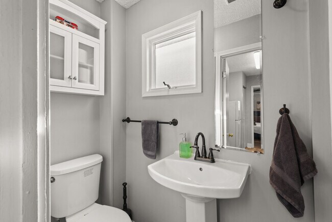 Photo - 1322 W 69th St Unit ID1061088P