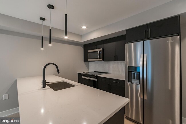 Building Photo - 6604 Ridge Ave Unit 504