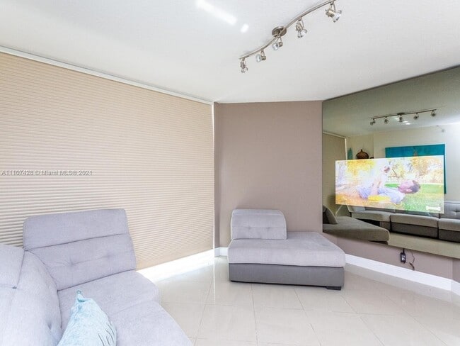 Building Photo - 16699 Collins Ave Unit 1709