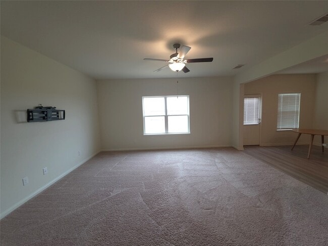 Photo - 305 Lone Mountain Dr