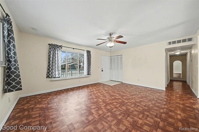 Photo - 2829 Wall St