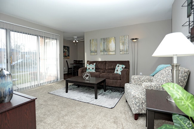 Photo - Macomb Manor - Roseville, MI