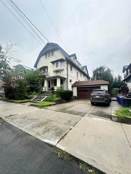 Photo - 409 W 261st St Unit 2