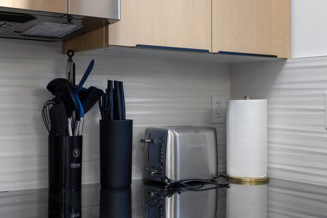 Photo - 1048 Empey Way Unit SI ID1523930P