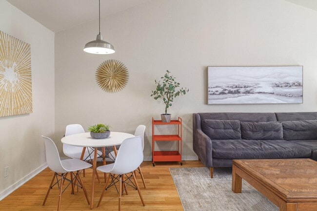 Building Photo - 1601A Southgate Cir Unit ID1335081P