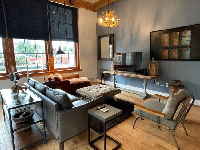 Building Photo - 749 Monroe Ave Unit ID1094672P