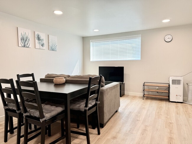 Building Photo - 300 Garden Ave N Unit SI ID1620975P