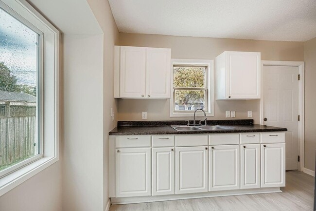 Photo - 4643 Emerson Ave N