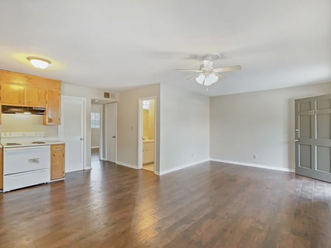 Photo - Magnolia Place