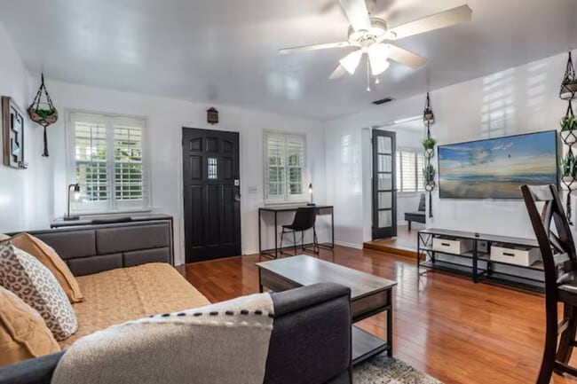 Photo - 3120 Peel Ave Unit ID1094213P