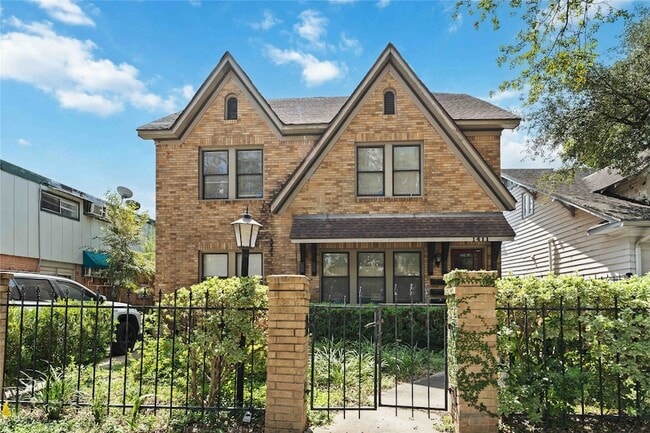 Building Photo - 1411 Kipling St Unit 2