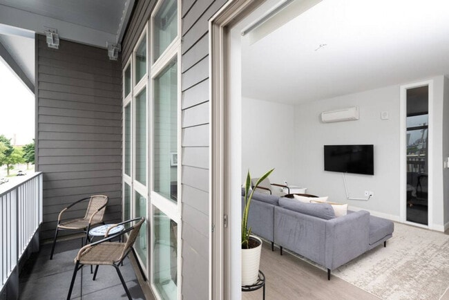 Photo - 211 W Mineral St Unit ID1379007P